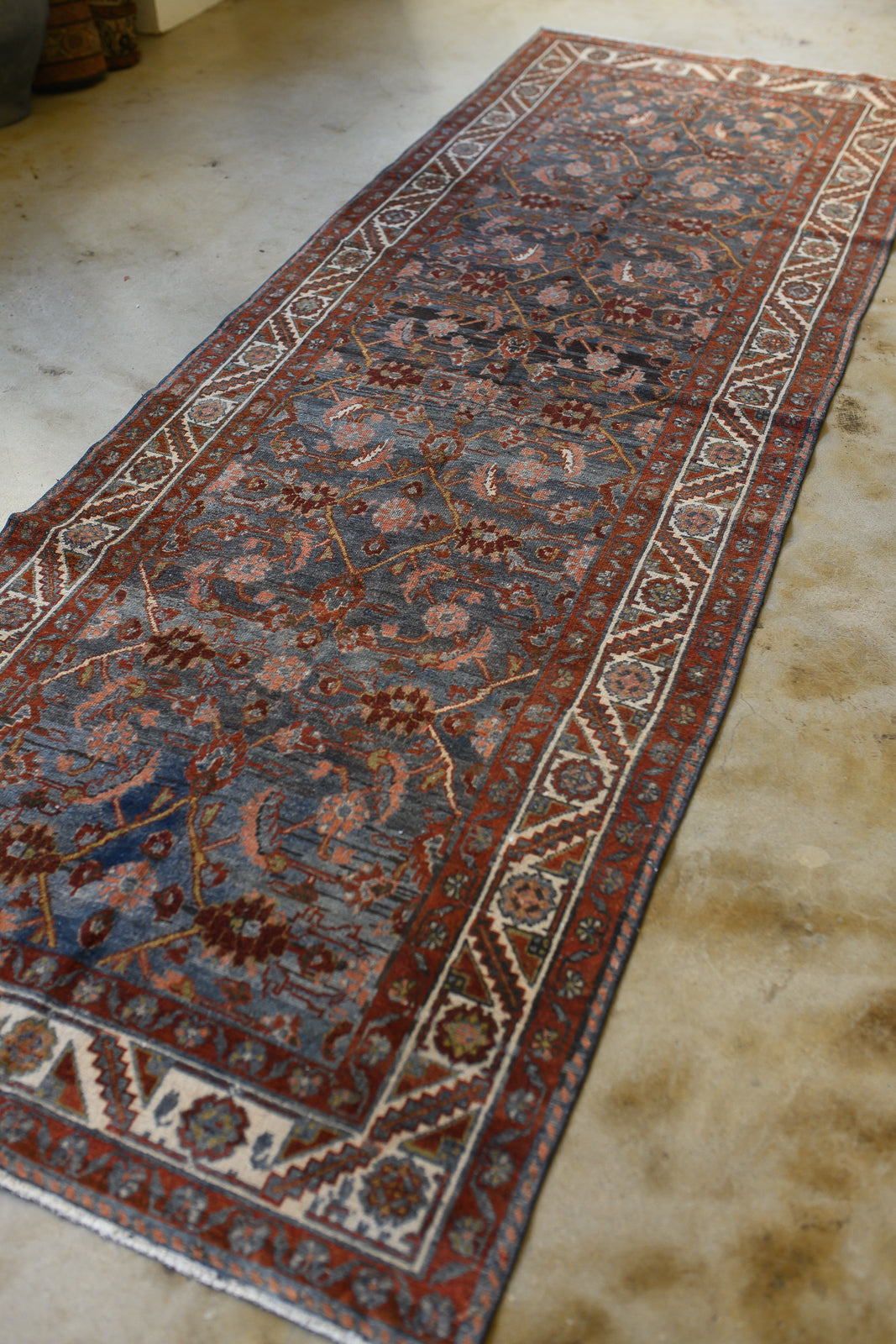 Wallada | 3’6 x 10’2