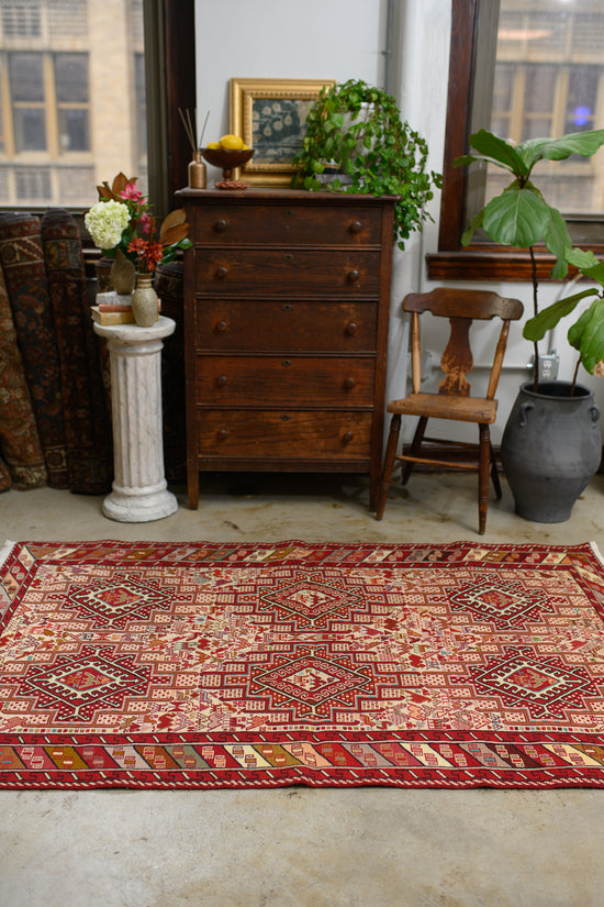 Sufi | 4’2 x 6’8