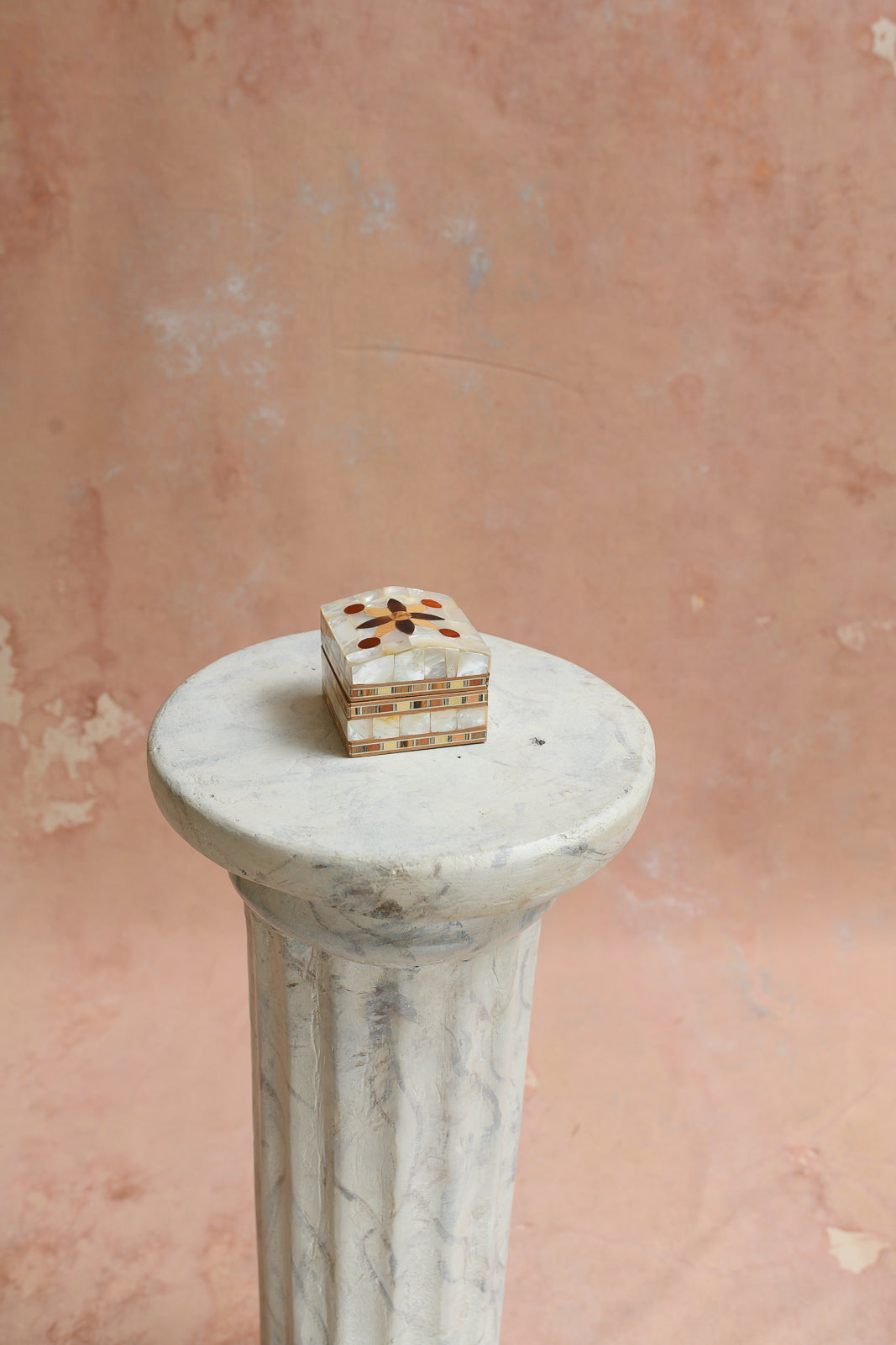 Damascus mother-of-pearl ring box with wood flower inlay