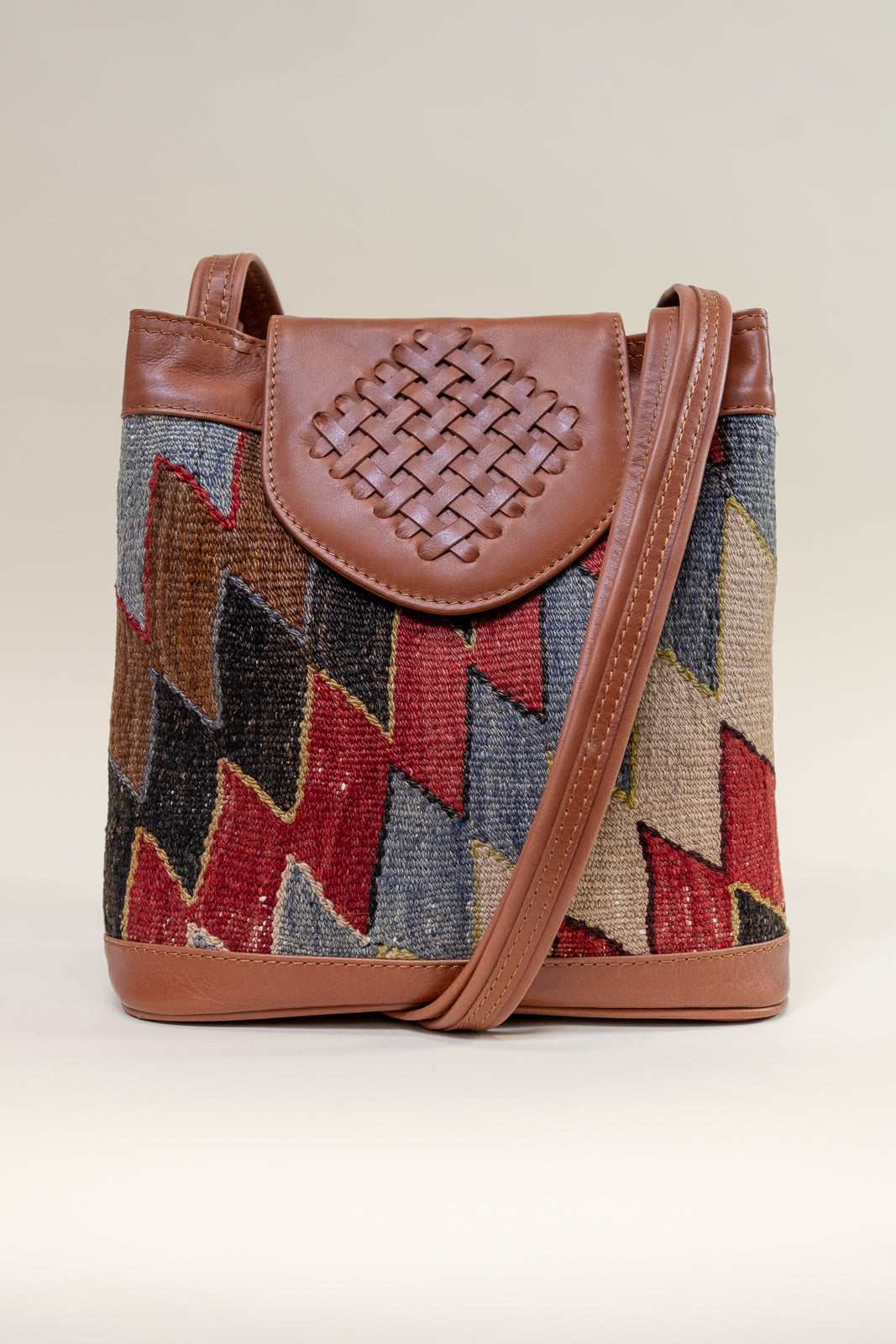 Amazon.com: Carpet Bag, Kilim Bag, Anatolian Bag, Traditional Kilim Bag,  Bags for Women, 12x14, Women Casual Kilim Bag, Handmade Rug Bag, Gift for  Her, : Home & Kitchen