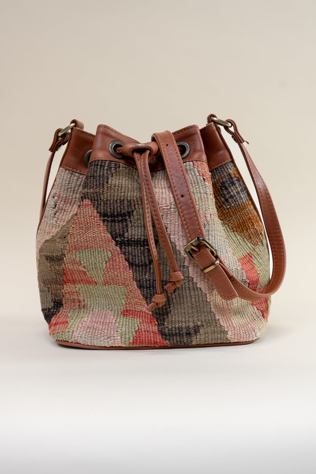 Handmade Kilim and Leather Bucket Handbag – minimalchaos
