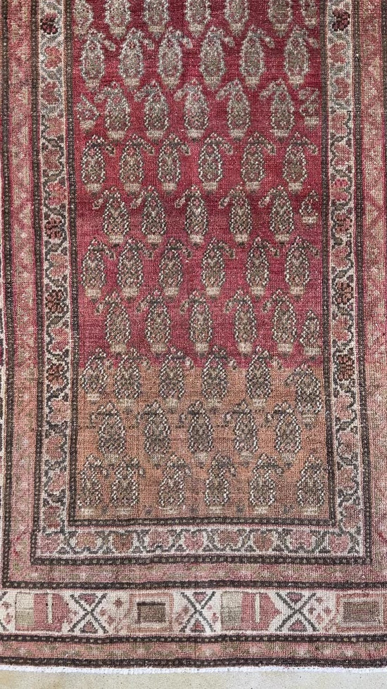 Load and play video in Gallery viewer, Alaan | 2&amp;#39;10 x 10&amp;#39;
